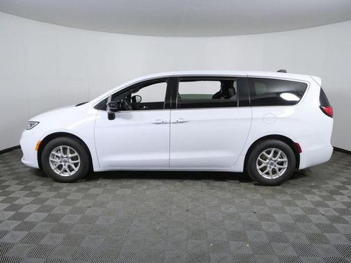 Bright White Clearcoat 2025 Chrysler Pacifica Select