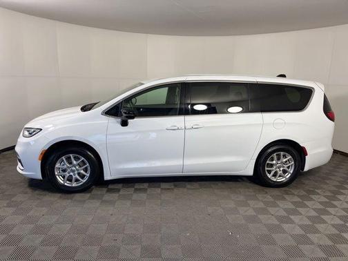 Bright White Clearcoat 2025 Chrysler Pacifica Select