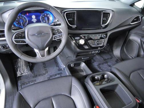Bright White Clearcoat 2025 Chrysler Pacifica Select