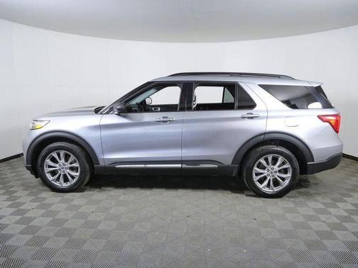 Iconic Silver Metallic 2024 Ford Explorer XLT