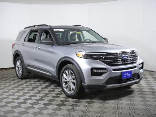 Iconic Silver Metallic 2024 Ford Explorer XLT