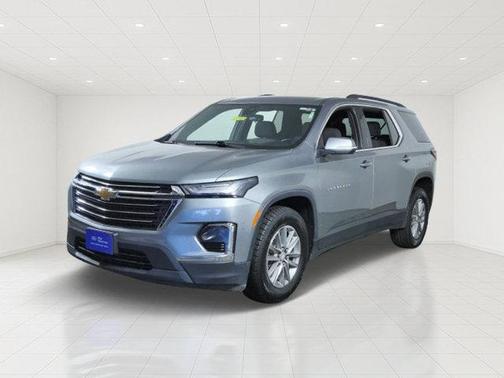 Sterling Gray Metallic 2023 Chevrolet Traverse LT Cloth