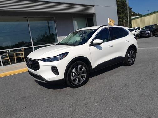 STAR WHITE METALLIC TRI-COA 2025 Ford Escape PLATINUM