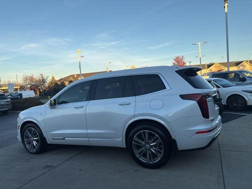 2022 Cadillac XT6 Premium Luxury FWD