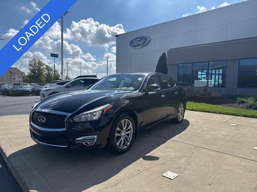 2016 INFINITI Q70 3.7X