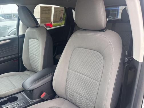 Black Metallic 2022 Ford Escape SE