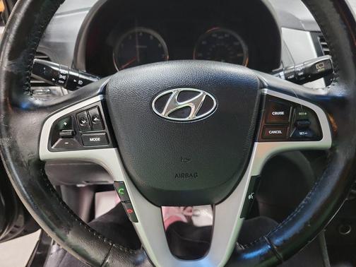 2013 Hyundai Accent SE