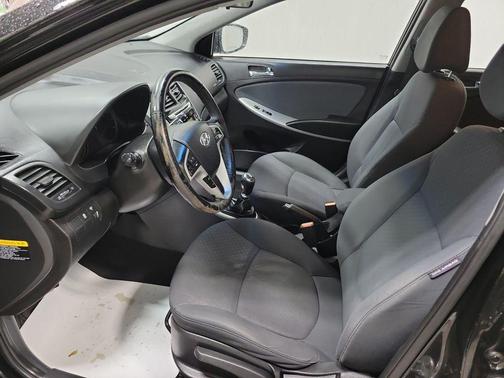 2013 Hyundai Accent SE