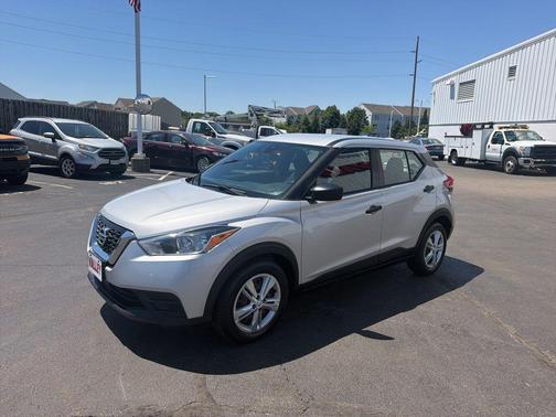 Brilliant Silver Metallic 2020 Nissan Kicks S