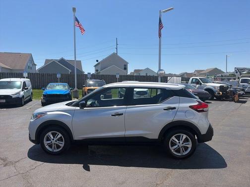 Brilliant Silver Metallic 2020 Nissan Kicks S