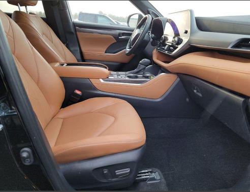 2025 Toyota Highlander Hybrid Platinum