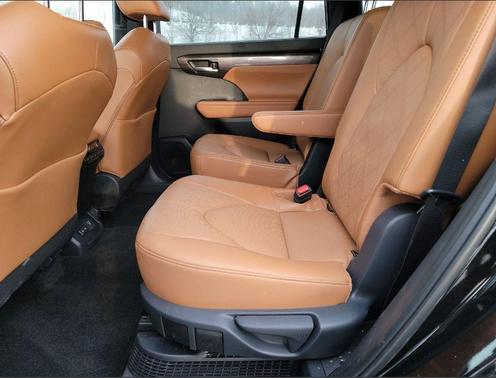 2025 Toyota Highlander Hybrid Platinum