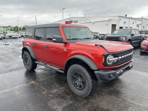 Hot Pepper Red Metallic Tinted Clearcoat 2023 Ford Bronco Wildtrak