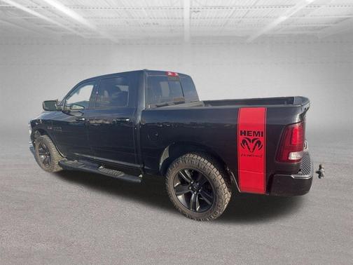 Brilliant Black Crystal Pearlcoat 2016 RAM 1500 Sport
