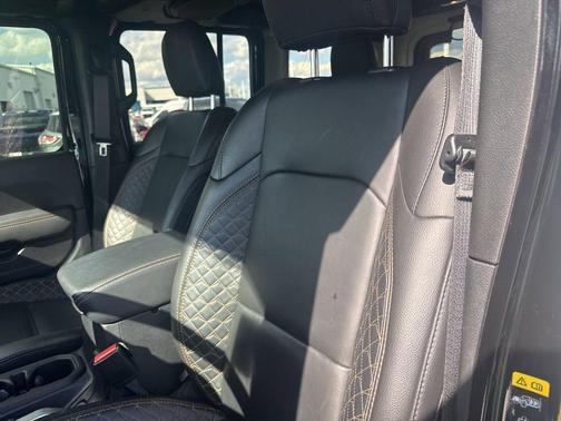 Black Clearcoat 2021 Jeep Wrangler Unlimited Sahara Altitude