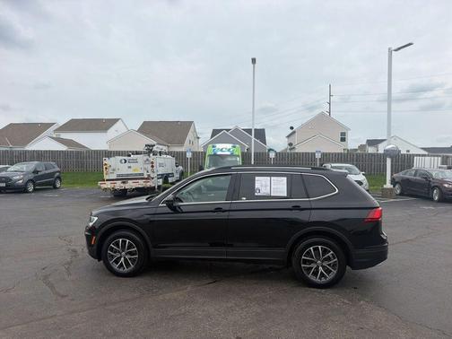 Deep Black Pearl Effect 2019 Volkswagen Tiguan 2.0T SE
