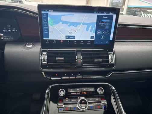 Radiance Metallic 2022 Lincoln Navigator Reserve