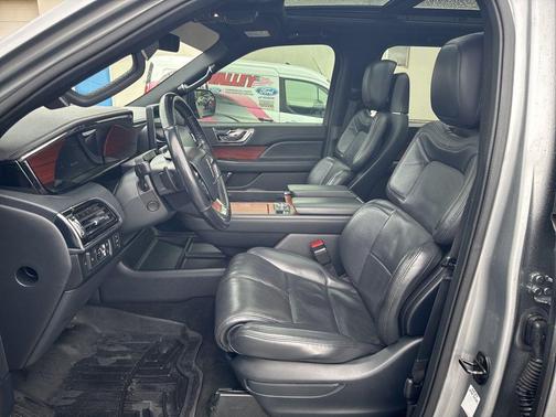 Radiance Metallic 2022 Lincoln Navigator Reserve