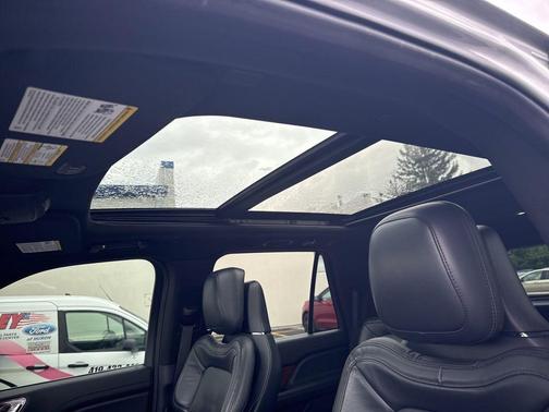 Radiance Metallic 2022 Lincoln Navigator Reserve