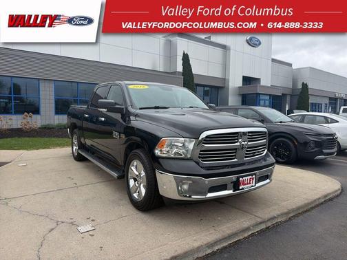 Brilliant Black Crystal Pearlcoat 2018 RAM 1500 Big Horn