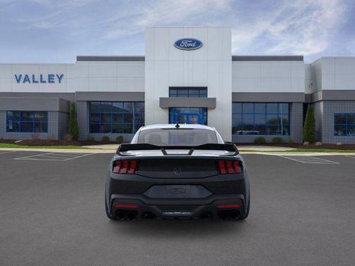 2025 Ford Mustang Dark Horse