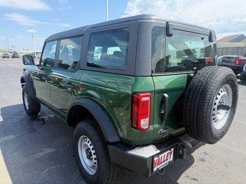 Eruption Green Metallic 2025 Ford Bronco Base