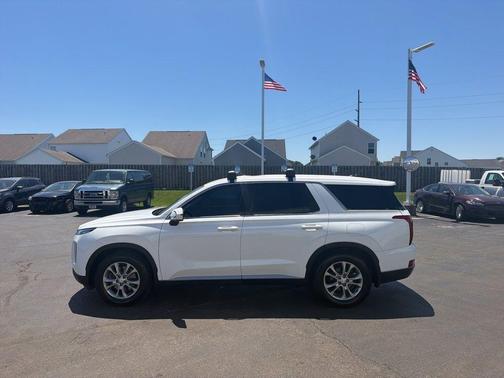 White 2022 Hyundai PALISADE SE