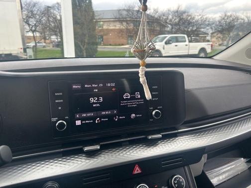 Metal 2024 Kia Carnival LX