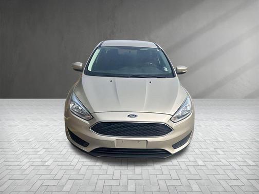 White Gold Metallic 2017 Ford Focus SE