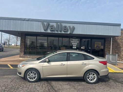 White Gold Metallic 2017 Ford Focus SE