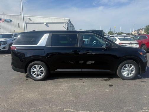 Aurora Black Pearl 2024 Kia Carnival LX