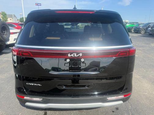 Aurora Black Pearl 2024 Kia Carnival LX