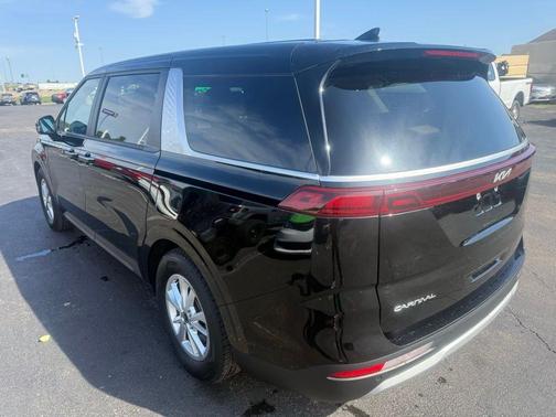 Aurora Black Pearl 2024 Kia Carnival LX