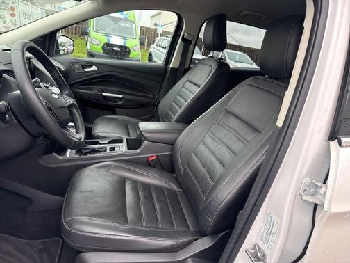 White Platinum Clearcoat Metallic 2018 Ford Escape Titanium