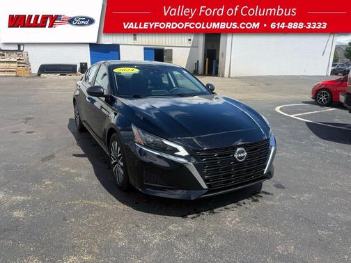 Super Black Clearcoat 2024 Nissan Altima 2.5 SV