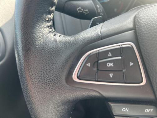 Champagne 2015 Ford Focus SE