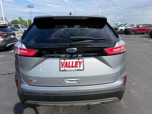 Silver Metallic 2023 Ford Edge SEL