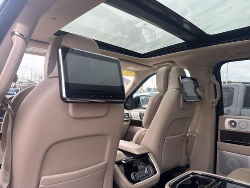 White 2020 Lincoln Navigator L Reserve