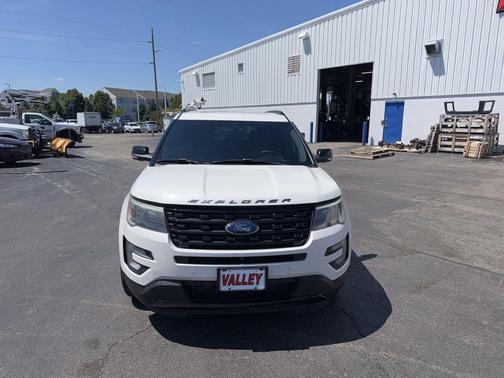 White 2017 Ford Explorer sport