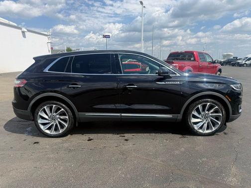Black Metallic 2019 Lincoln Nautilus Reserve