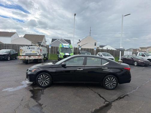 Black 2025 Nissan Altima SV