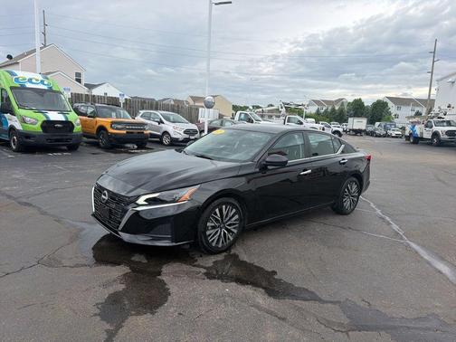Black 2025 Nissan Altima SV