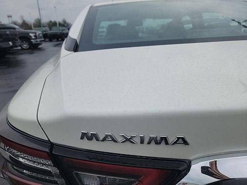 2023 Nissan Maxima SV