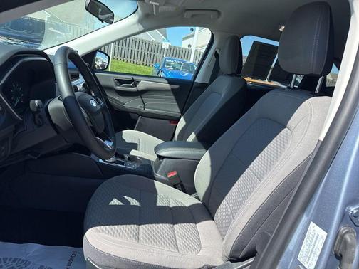Blue Silver Metallic 2022 Ford Escape SE