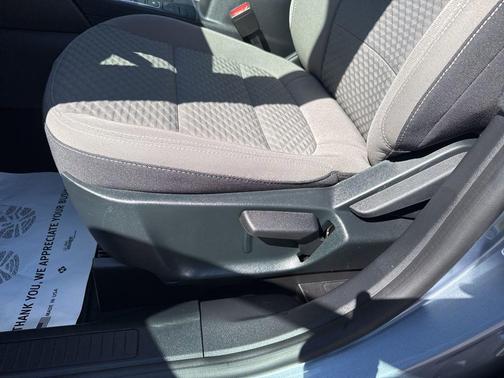 Blue Silver Metallic 2022 Ford Escape SE