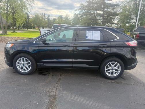 Black Metallic 2022 Ford Edge SEL