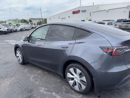 Midnight Silver Metallic 2023 Tesla Model Y Long Range