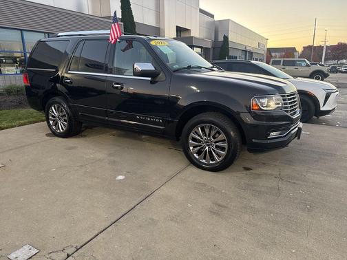 2015 Lincoln Navigator Base