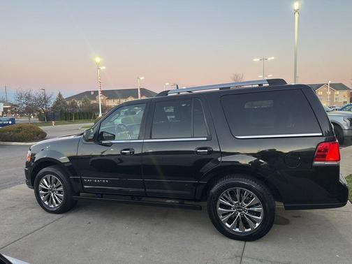 2015 Lincoln Navigator Base