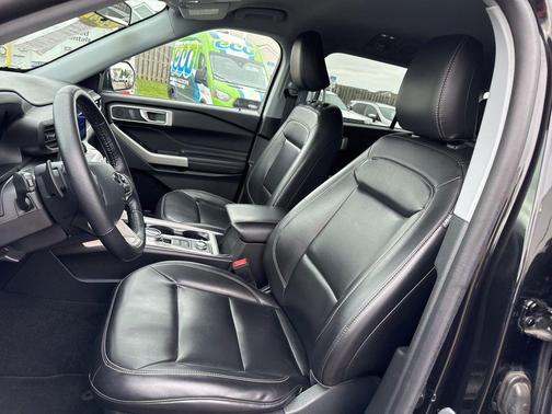 Black Metallic 2021 Ford Explorer XLT